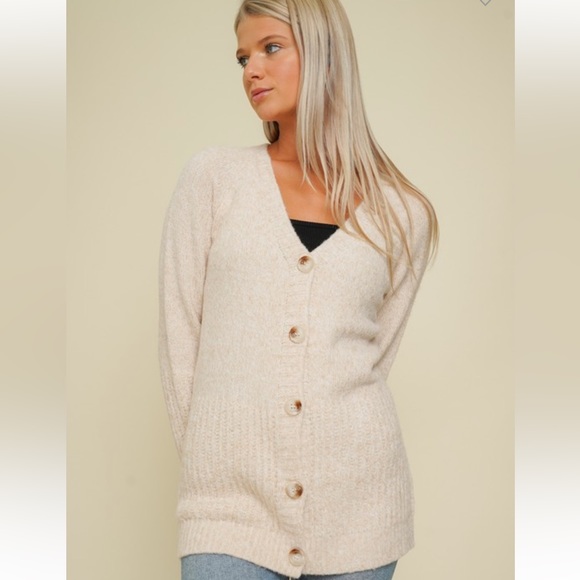 Cardigan Button Down V-Neck Cream size M. Like new! - Picture 8 of 11